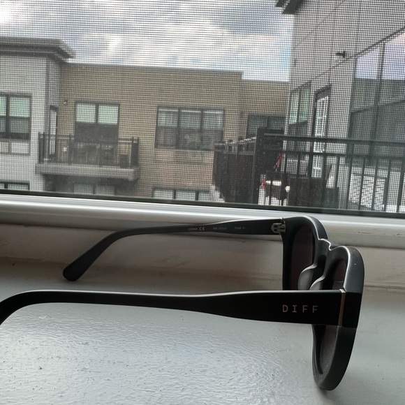 Diff Eyewear polarized reflective sunglasses - Picture 3 of 3